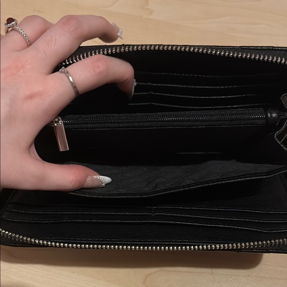 Steve Madden Black Quilted Wallet - Picture 8 of 9
